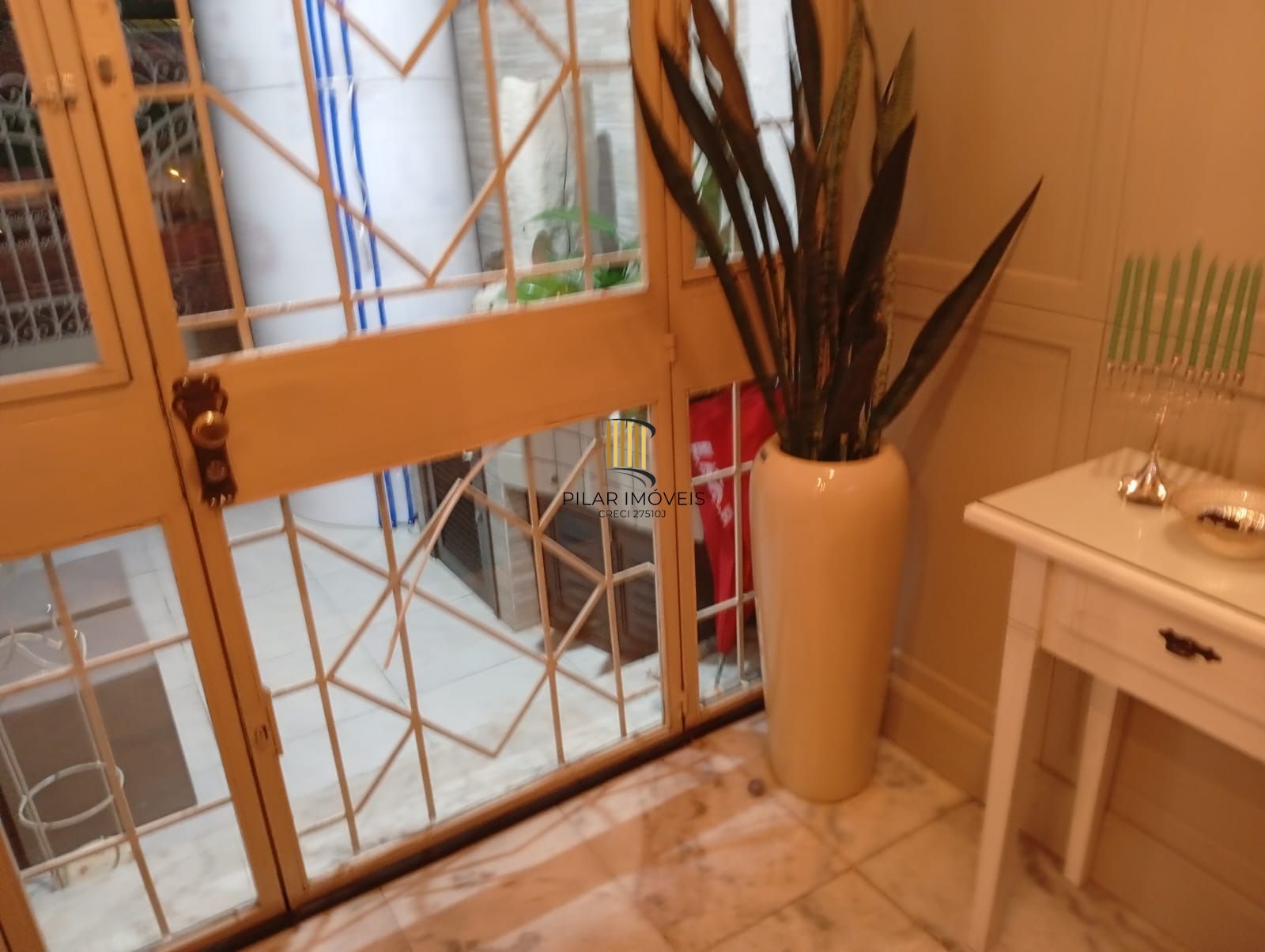 Casa com 5 quartos , 7 banheiros e pátio!