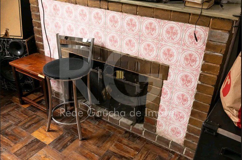 Casa para Venda - 210m², 4 quartos, sendo 1 suites, 4 vagas - Petrópolis