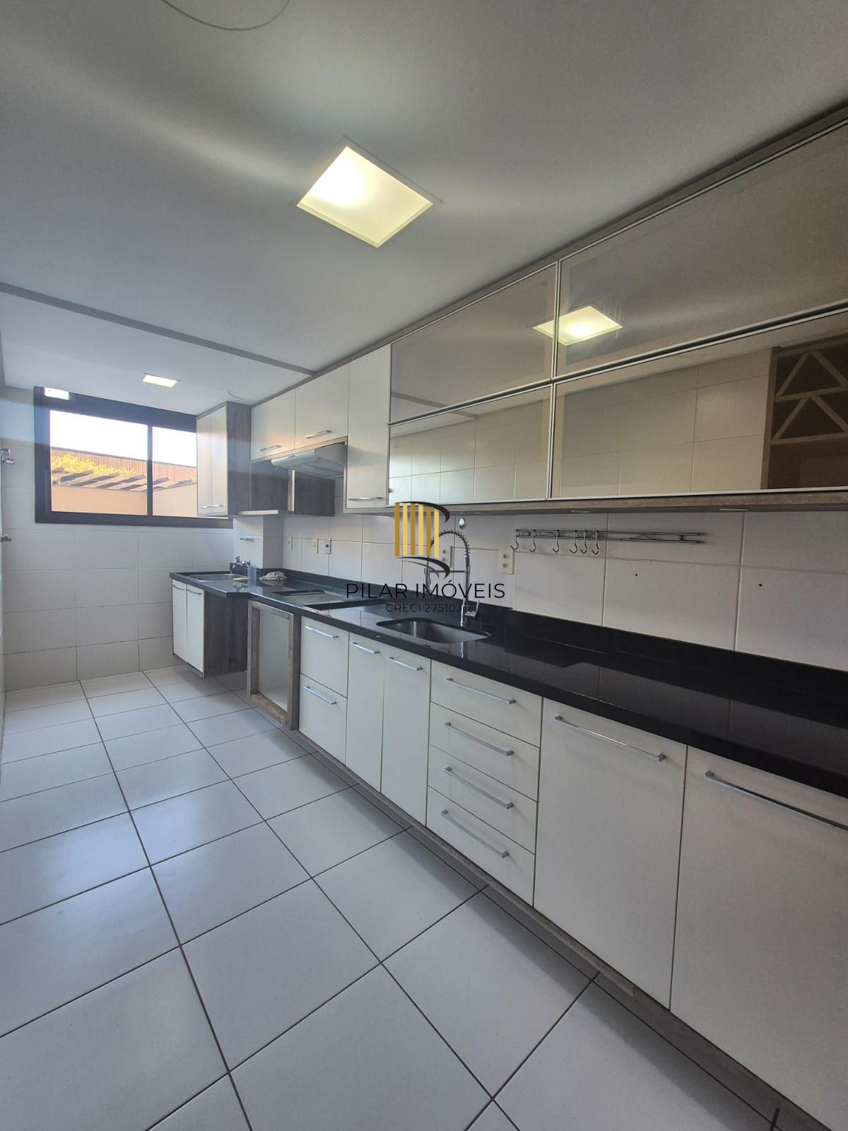 Apartamento 2 dormitórios 1 suíte 2 garagens