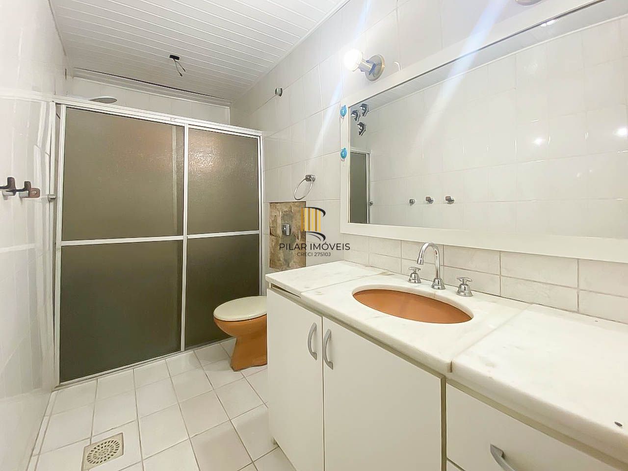 Apartamento 2 Dormitórios com Vaga Coberta no Menino Deus – Av. Ganzo, de Frente