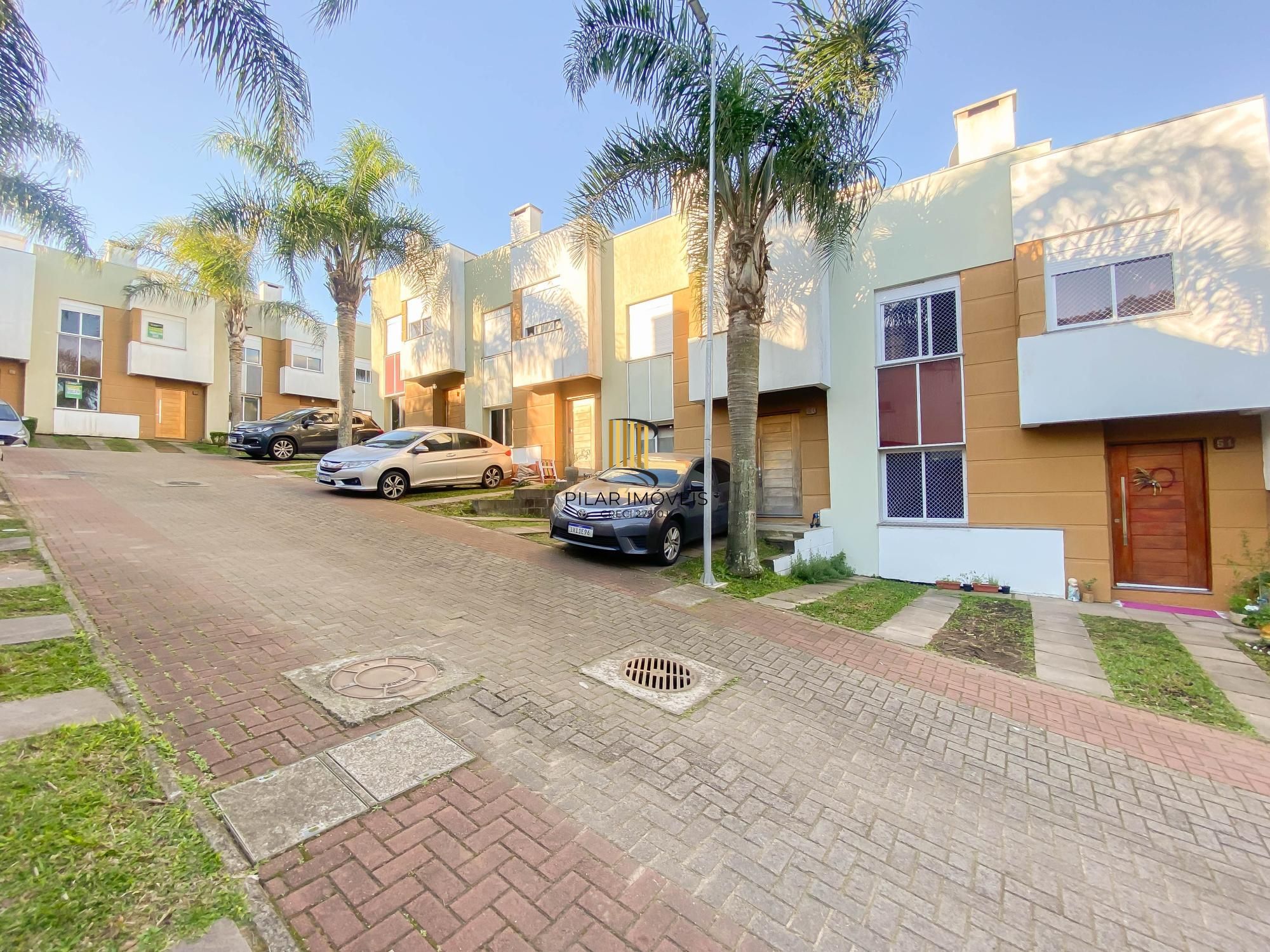 Casa semi-mobiliada à venda em condomínio fechado com 3 dormitórios e suíte