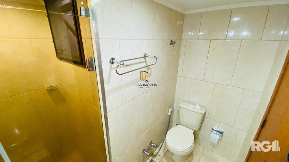 Apartamento de 2 dormitórios, frente, reformado na Cidade Baixa