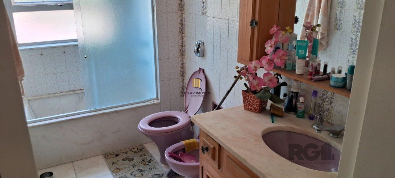 Apartamento de 152 m², com 3 dormitórios, 1 suíte e 2 vagas no bairro Bom Fim