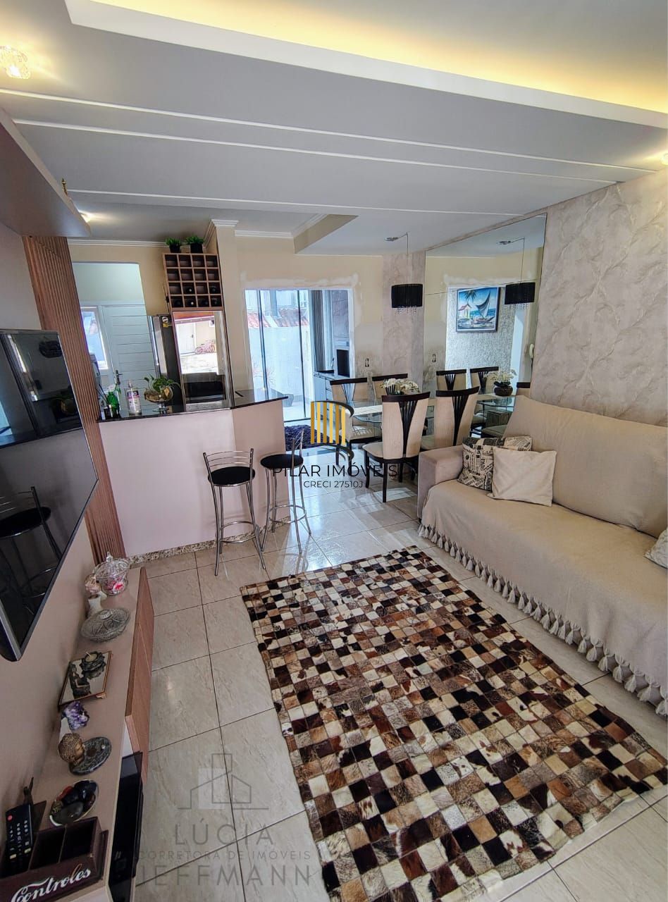 Casa em condomínio semi-mobiliada, desocupada e pronta para morar!