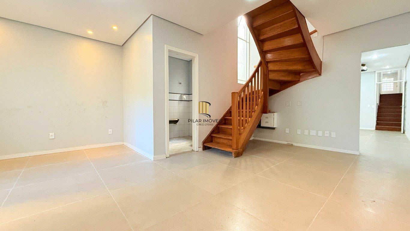 CASA 230m² 5 QUARTOS/SALAS, 3 VAGAS DE GARAGEM - USO RESIDENCIAL OU COMERCIAL