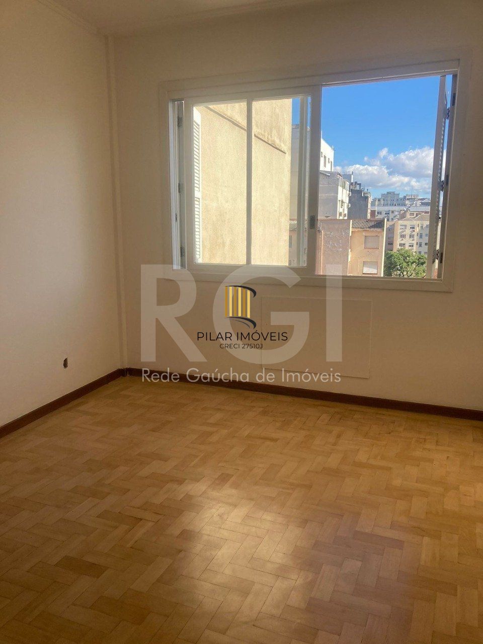 Ampla apartamento 3 dormitorios,living 2 ambientes na Cidade Baixa, com 2 garage