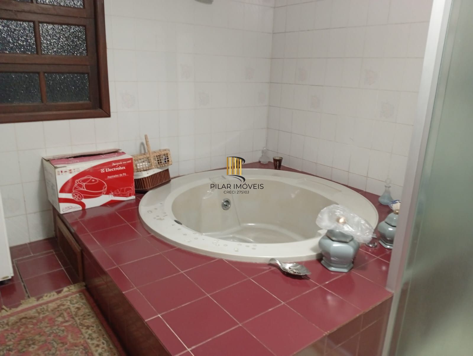 Casa com 5 quartos , 7 banheiros e pátio!