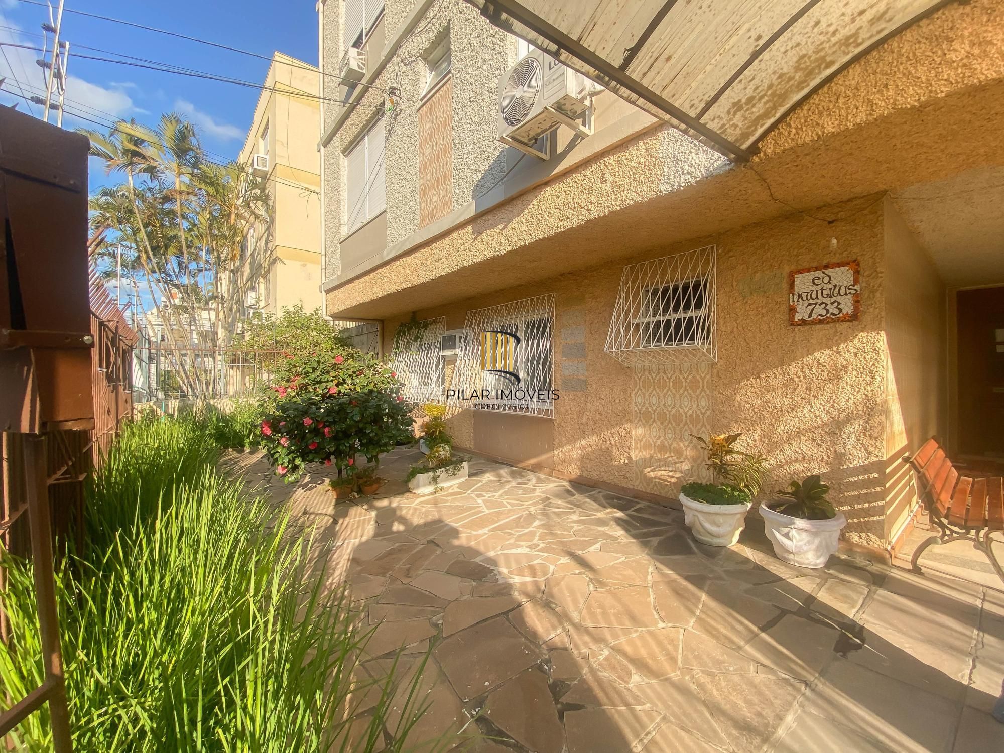Apartamento térreo com pátio privativo e 1 dormitório no Menino Deus