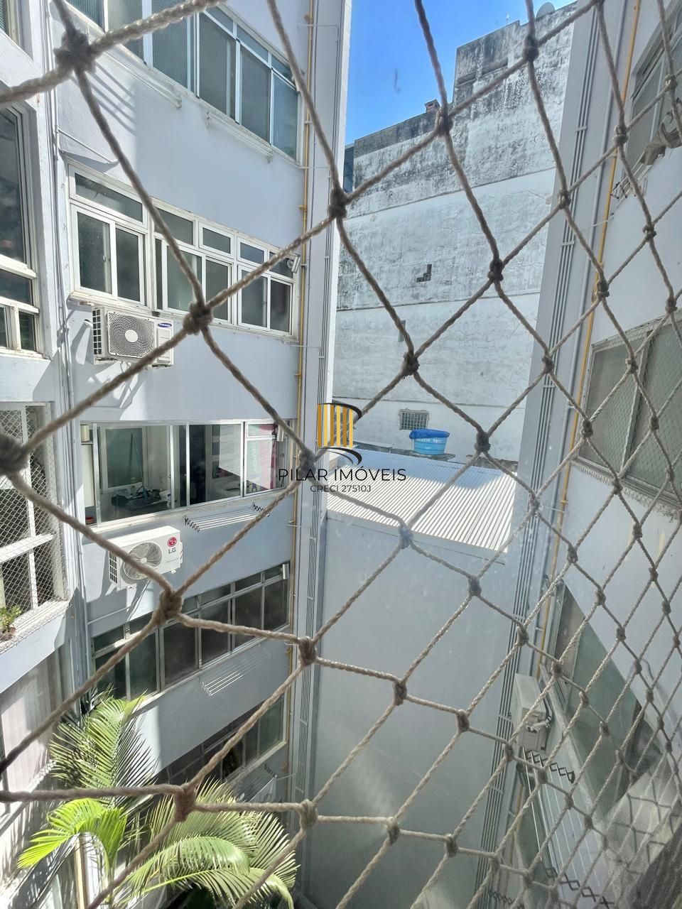 Apartamento-02Dormitorios-Garagem-Cidade-Baixa