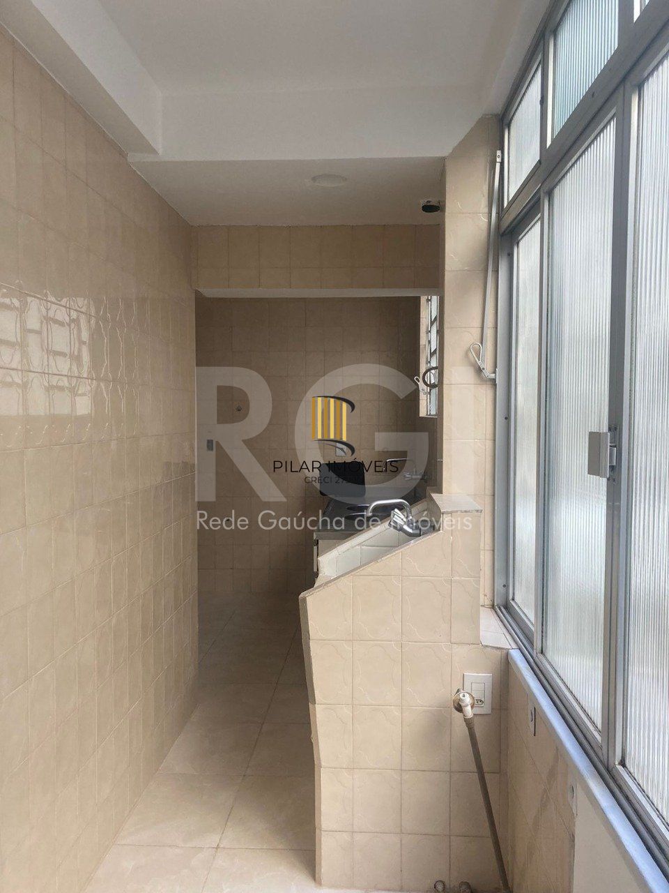 Ampla apartamento 3 dormitorios,living 2 ambientes na Cidade Baixa, com 2 garage