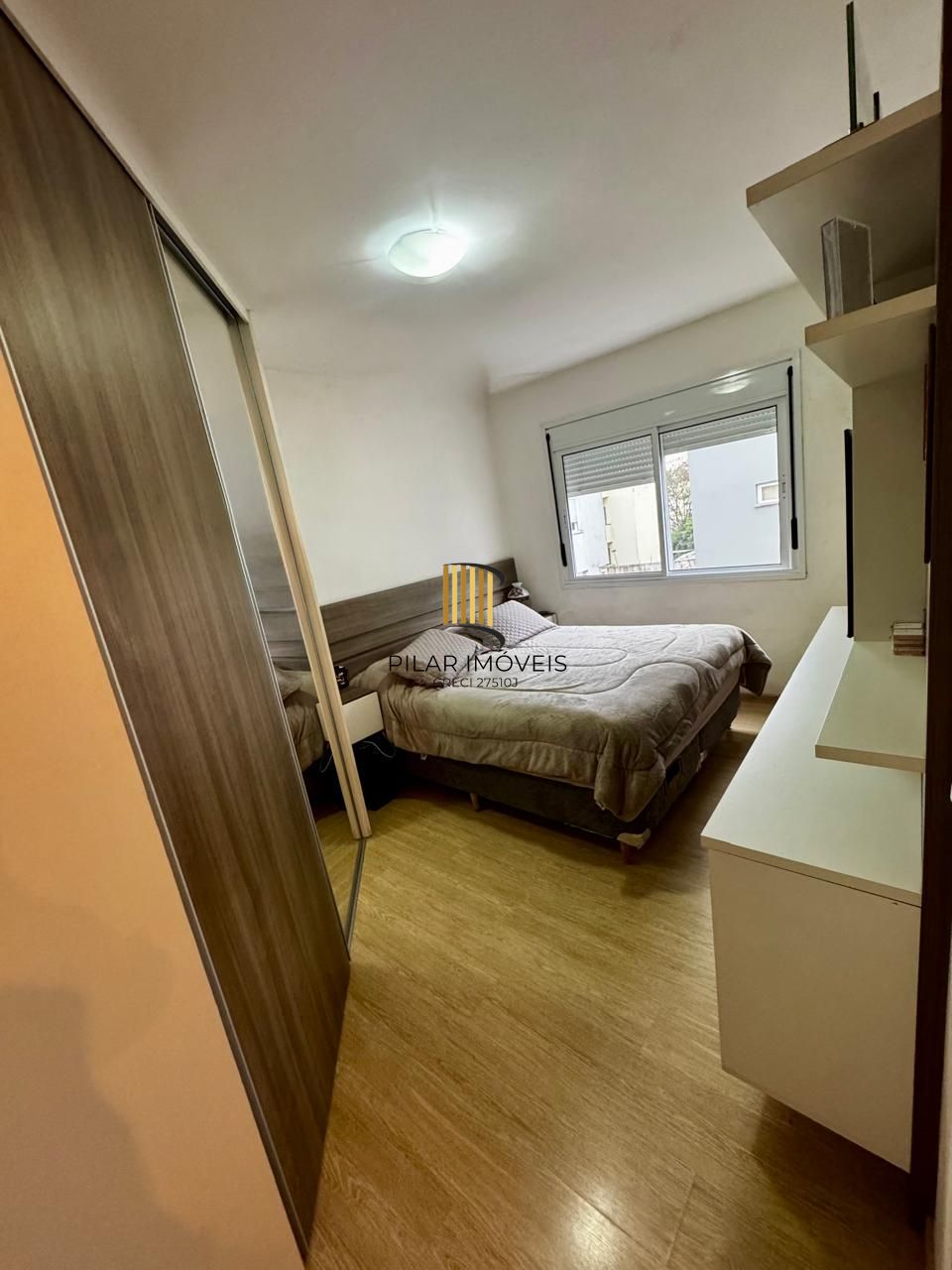 Apartamento semimobiliado à venda no bairro Santana, Porto Alegre