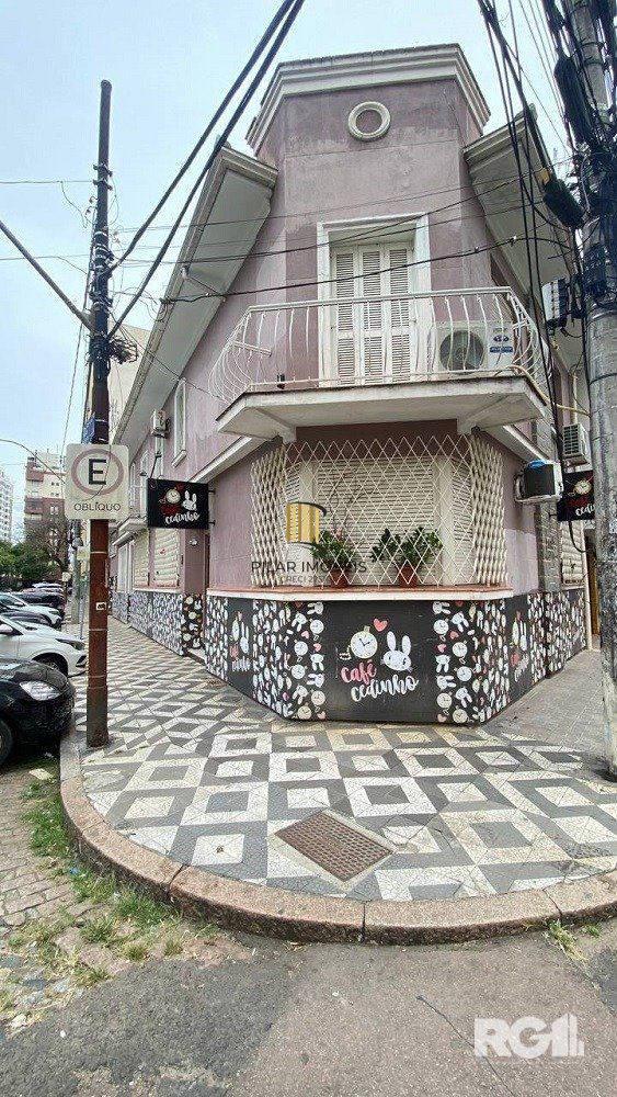 CASA A VENDA, AMPLA NA COMENDADOR BATISTA!
