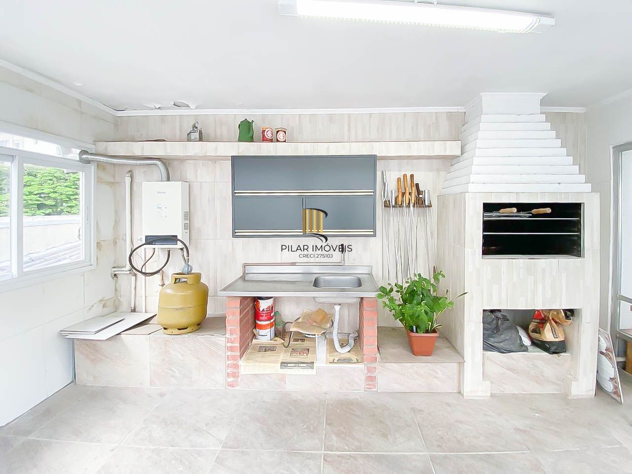 Duplex à venda no Rio Branco com 2 dormitórios, salão privativo e 2 vagas