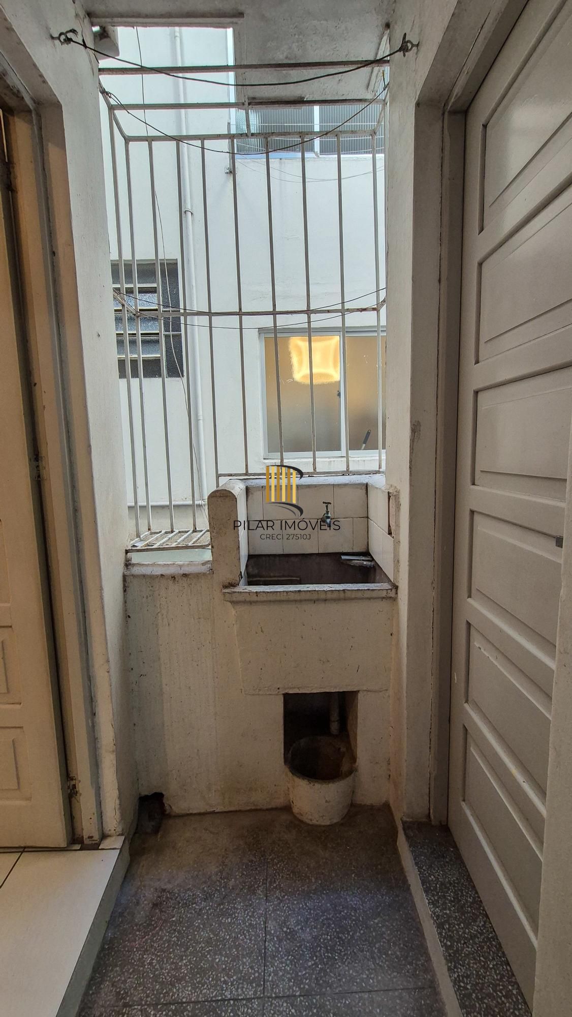 APARTAMENTO AMPLO, 70m² com 2 QUARTOS e 2 BANHEIROS, NO CORAÇÃO DA CIDADE BAIXA