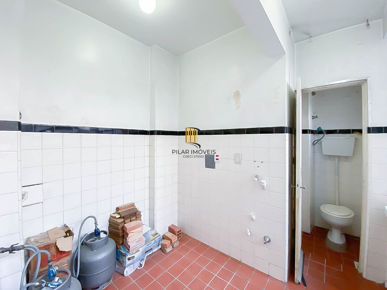 Apartamento amplo de 3 dormitórios, ensolarado, com portaria 24h próximo à UFRGS