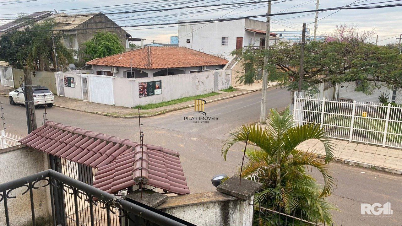 Casa à venda na Rua Martinho Lutero, localizada no bairro Harmonia em Canoas, RS.