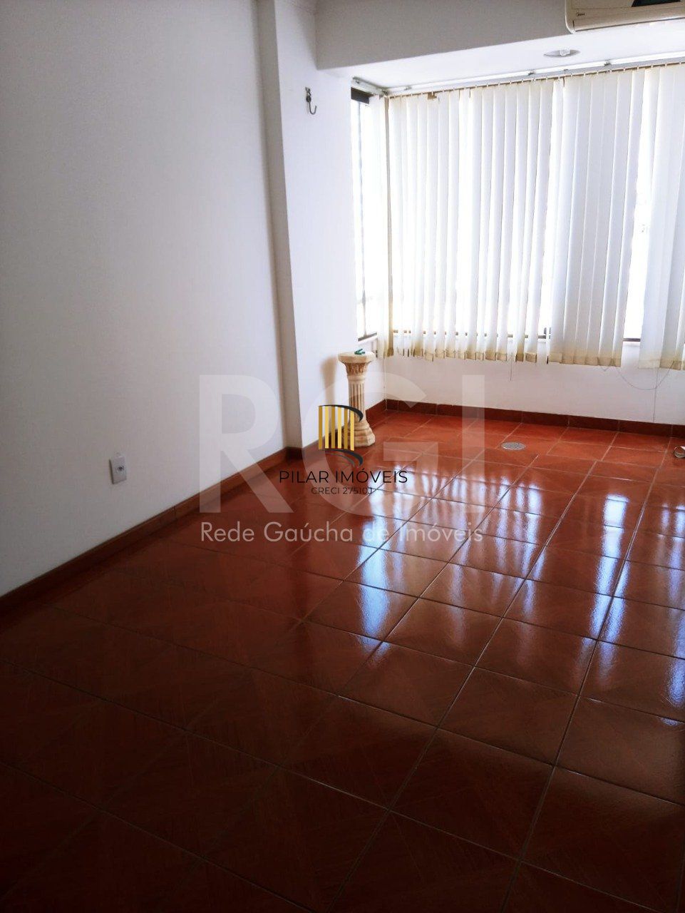 Apartamento desocupado, 2 quartos, andar alto, garagem  na Cidade Baixa.