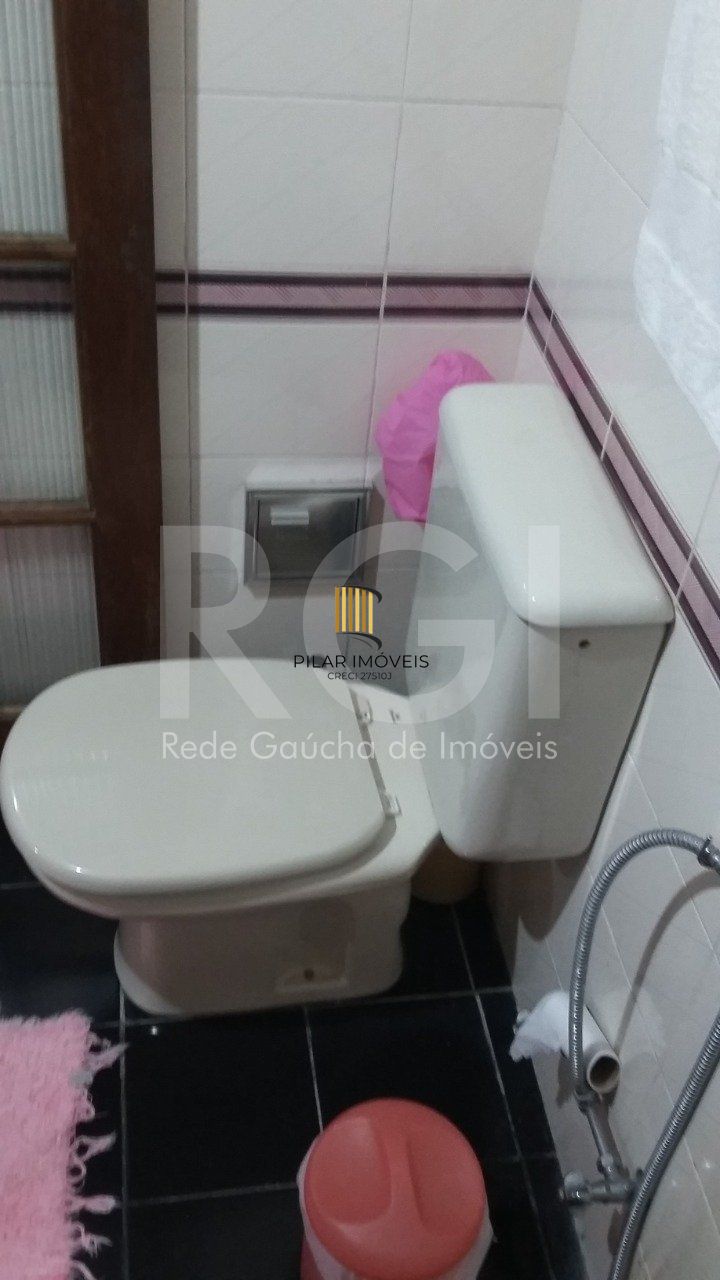 Casa com 4 quartos, 4 banheiros  e amplo pátio no miolo do bairro Cidade Baixa!