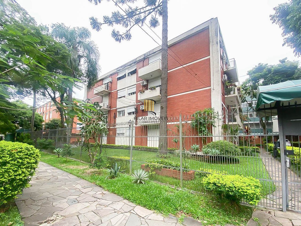 Apartamento 2 Dormitórios com Vaga Coberta no Menino Deus – Av. Ganzo, de Frente