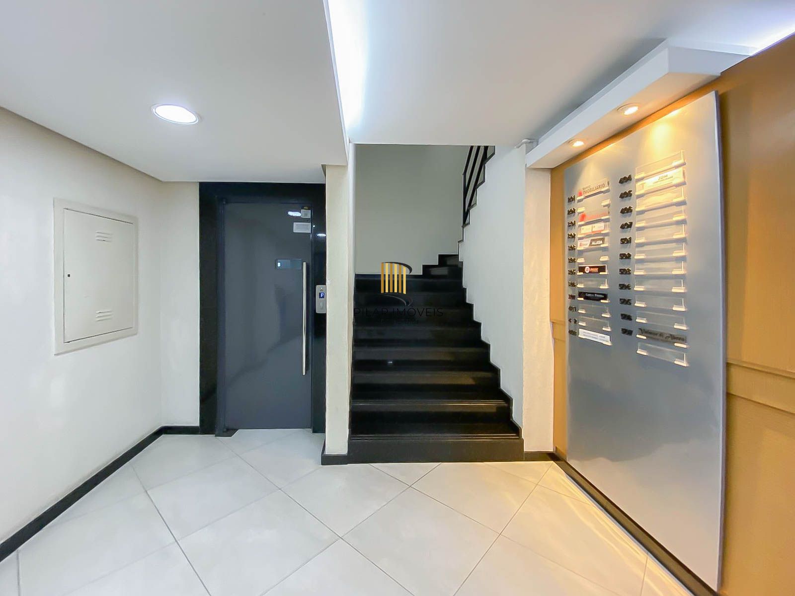 Sala Comercial à Venda na Av. Benjamin Constant – Andar Alto e Portaria