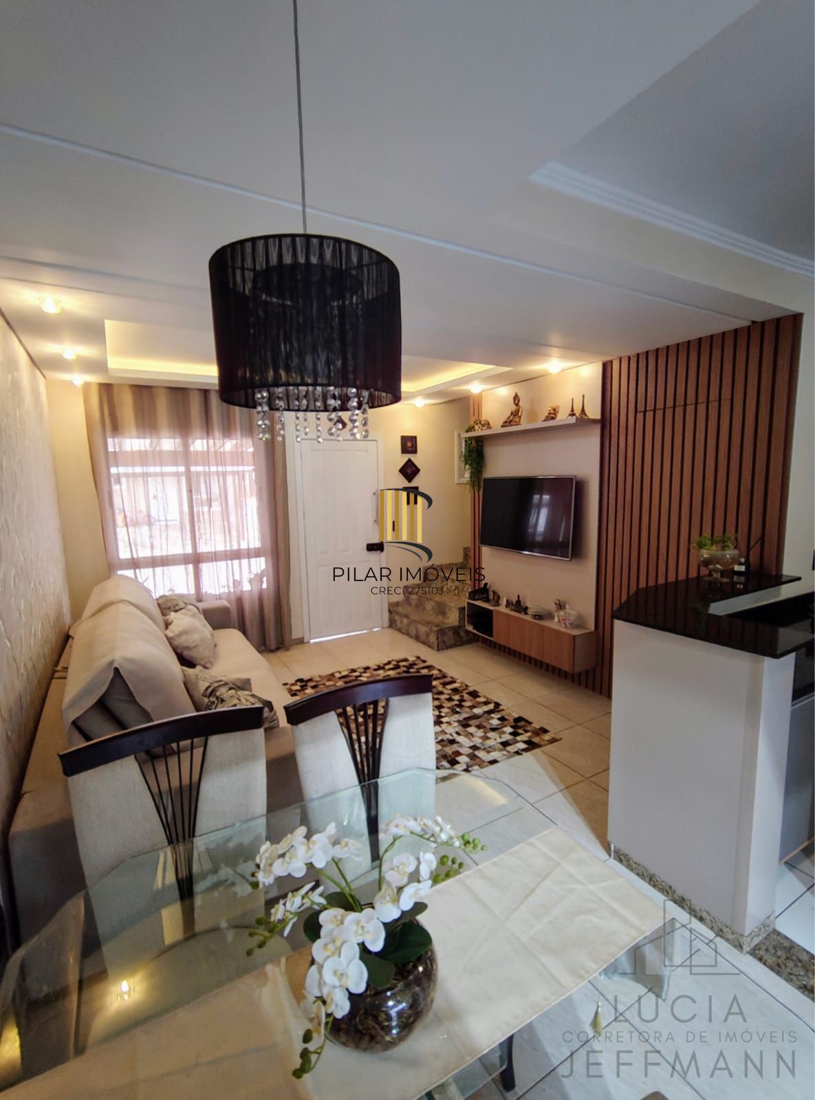 Casa em condomínio semi-mobiliada, desocupada e pronta para morar!