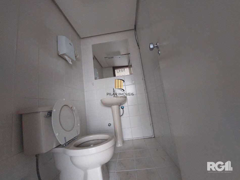 EXCELENTE SALA COMERCIAL NA CIDADE BAIXA COM 2 VAGAS ROTATIVAS A VENDA.
