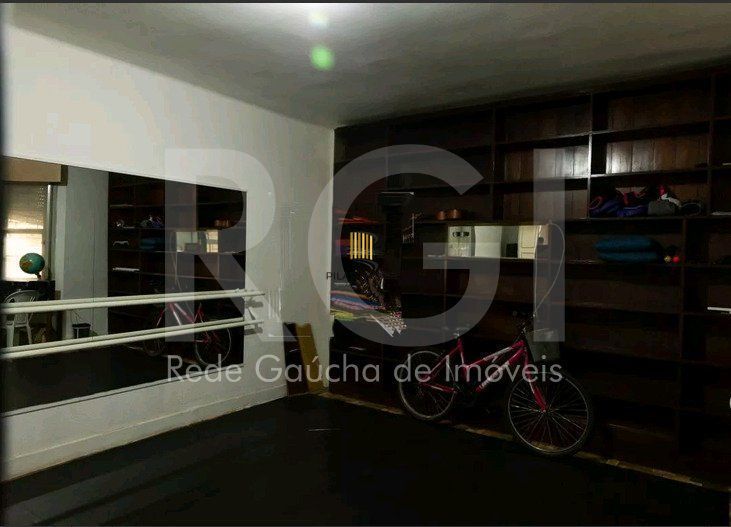 Casa para Venda - 210m², 4 quartos, sendo 1 suites, 4 vagas - Petrópolis