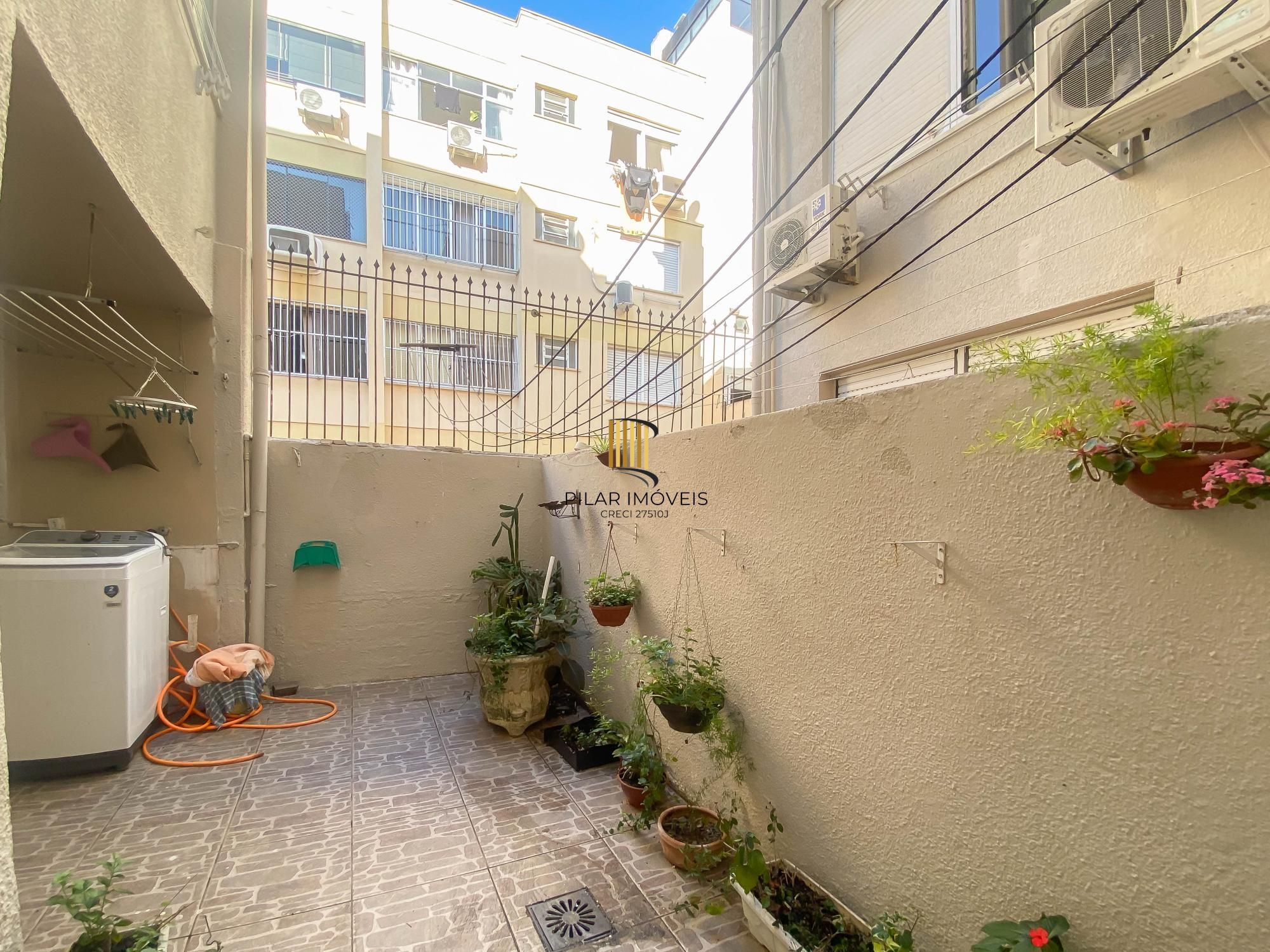 Apartamento térreo com pátio privativo e 1 dormitório no Menino Deus