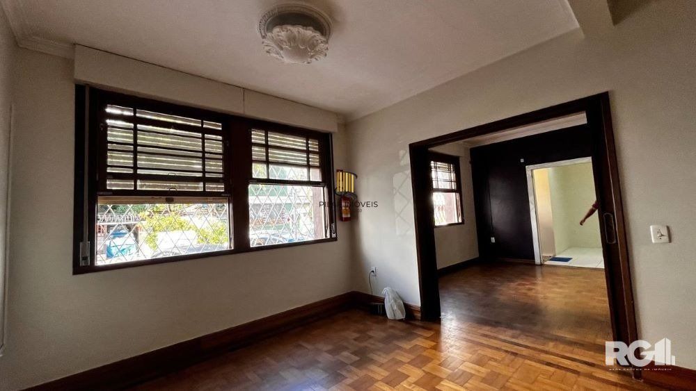 CASA A VENDA, AMPLA NA COMENDADOR BATISTA!