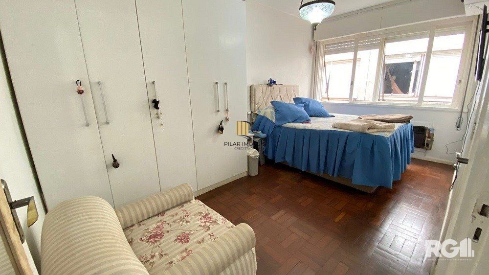 Apartamento à venda no Menino Deus, com 3 quartos (sendo 1 suíte), 3 banheiros, 1 vaga de garagem.- Cód. RP390226