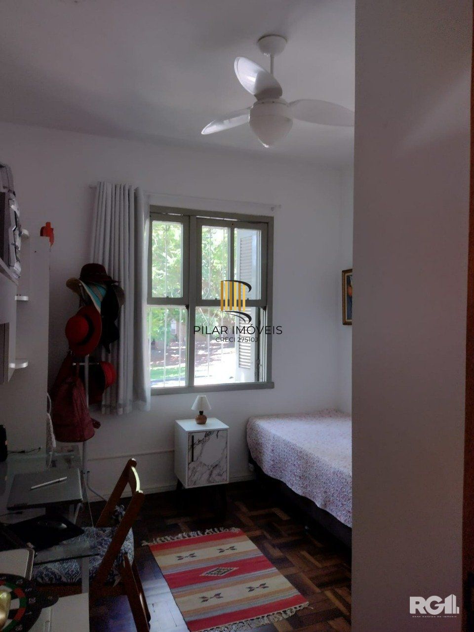 Apartamento de 2 dormitórios,  sala, cozinha, área de serviço separada, banheiro social