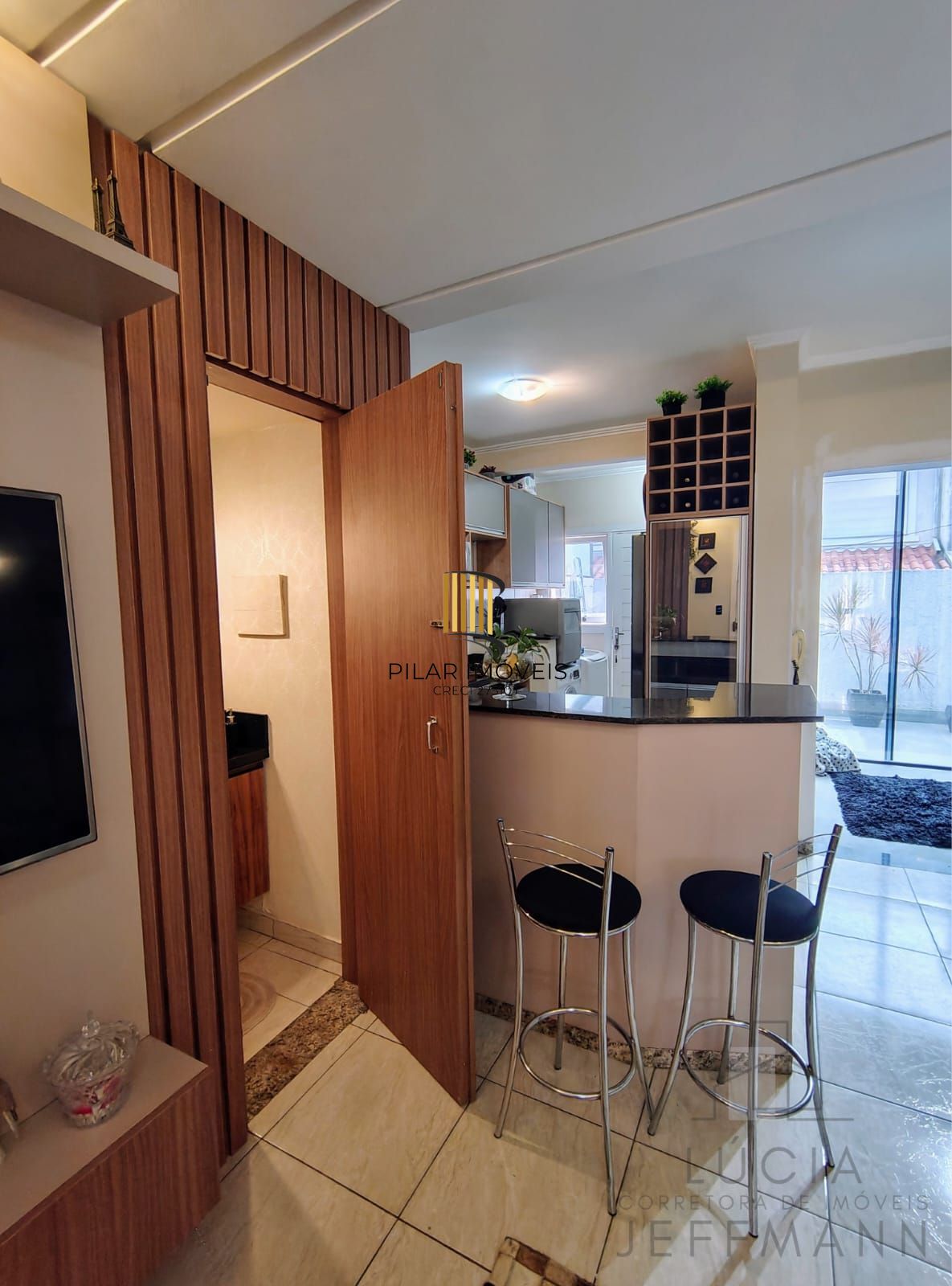 Casa em condomínio semi-mobiliada, desocupada e pronta para morar!