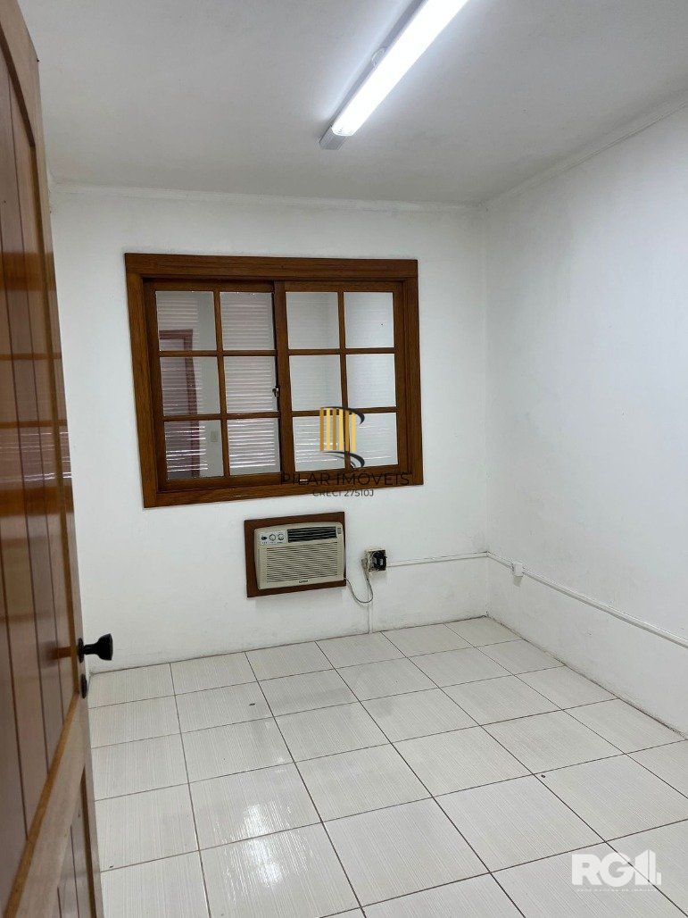 Casa 4 dormitórios, com sacada e amplo terraço