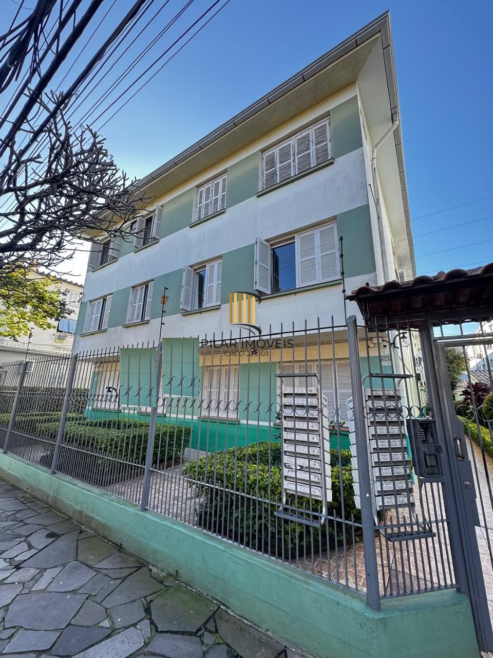 Apartamento de 1 Quarto reformado à Venda no Menino Deus – Porto Alegre | Financiável - Pilar Imóveis