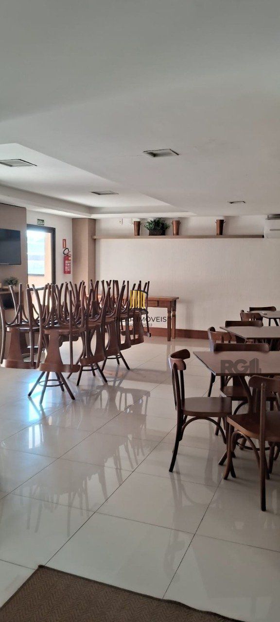 Apartamento 02 dormitórios alto padrão, bairro São João, com 02 vagas cobertas