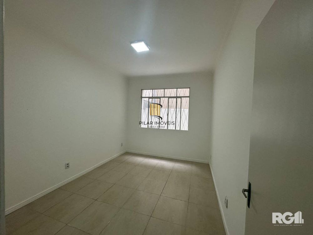 Apartamento GARDEN com dois pátios  privativos,  1 dormitório, sala, cozinha, 1 banheiro   na Av. Getúlio Vargas