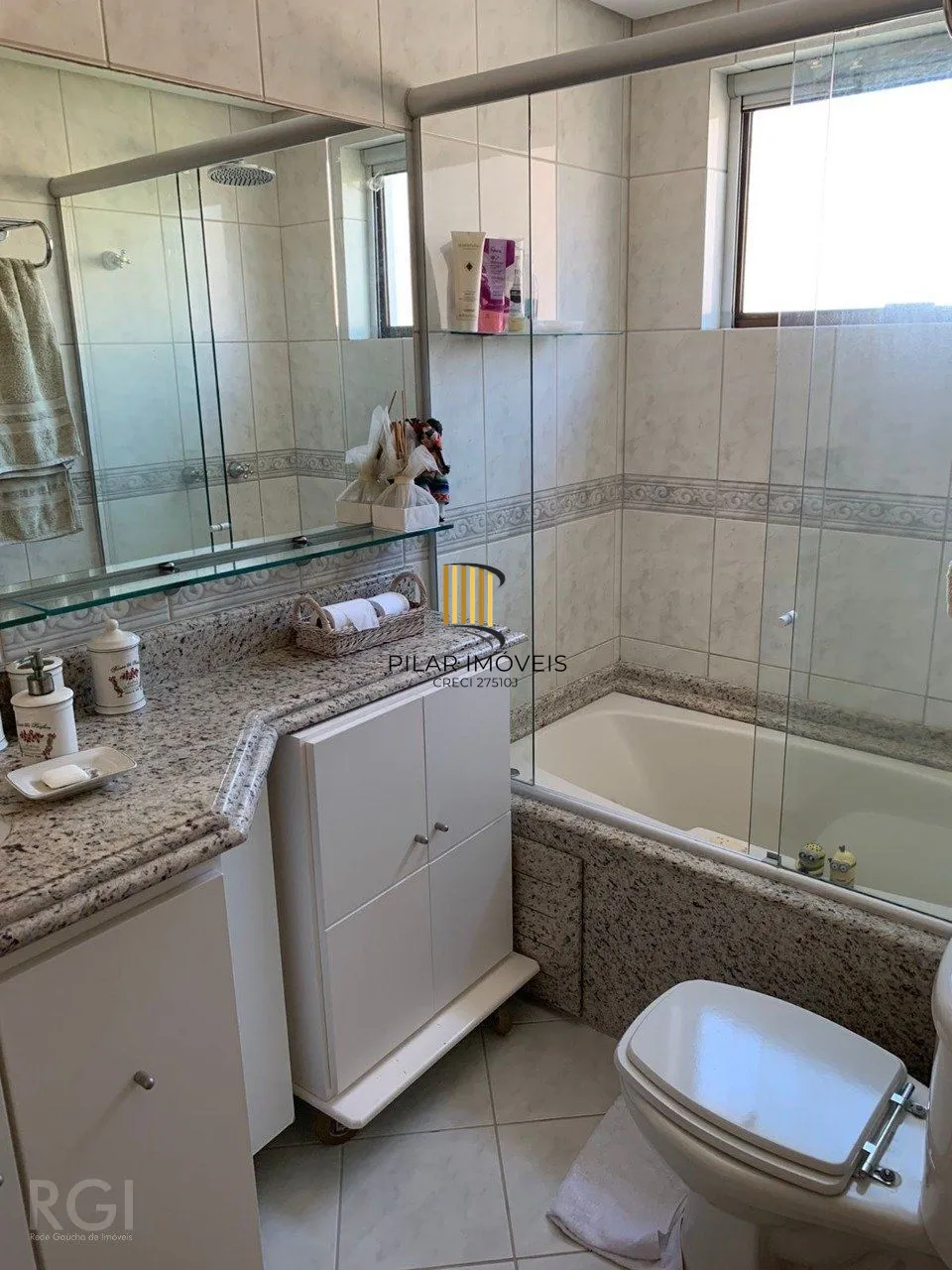 Cobertura para Venda - 310m², 3 dormitórios, sendo 1 suites, 4 vagas - Rio Branc