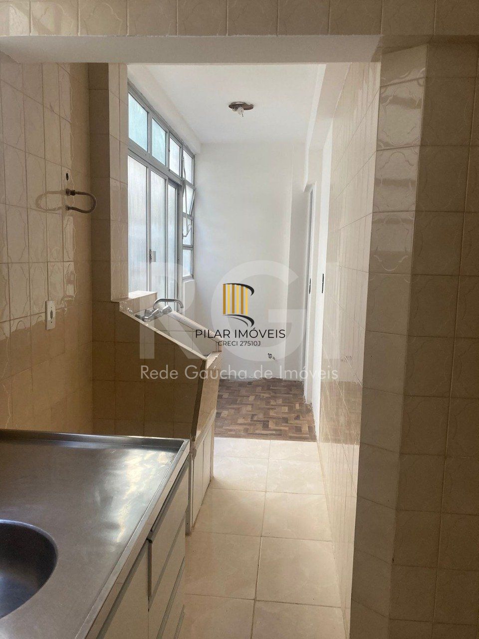 Ampla apartamento 3 dormitorios,living 2 ambientes na Cidade Baixa, com 2 garage