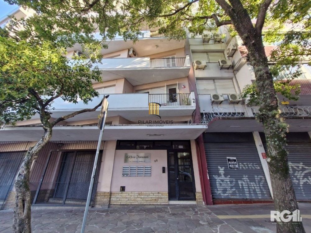 Apartamento de 2 dormitórios em ótima localização na Av. Cristovao colombo.