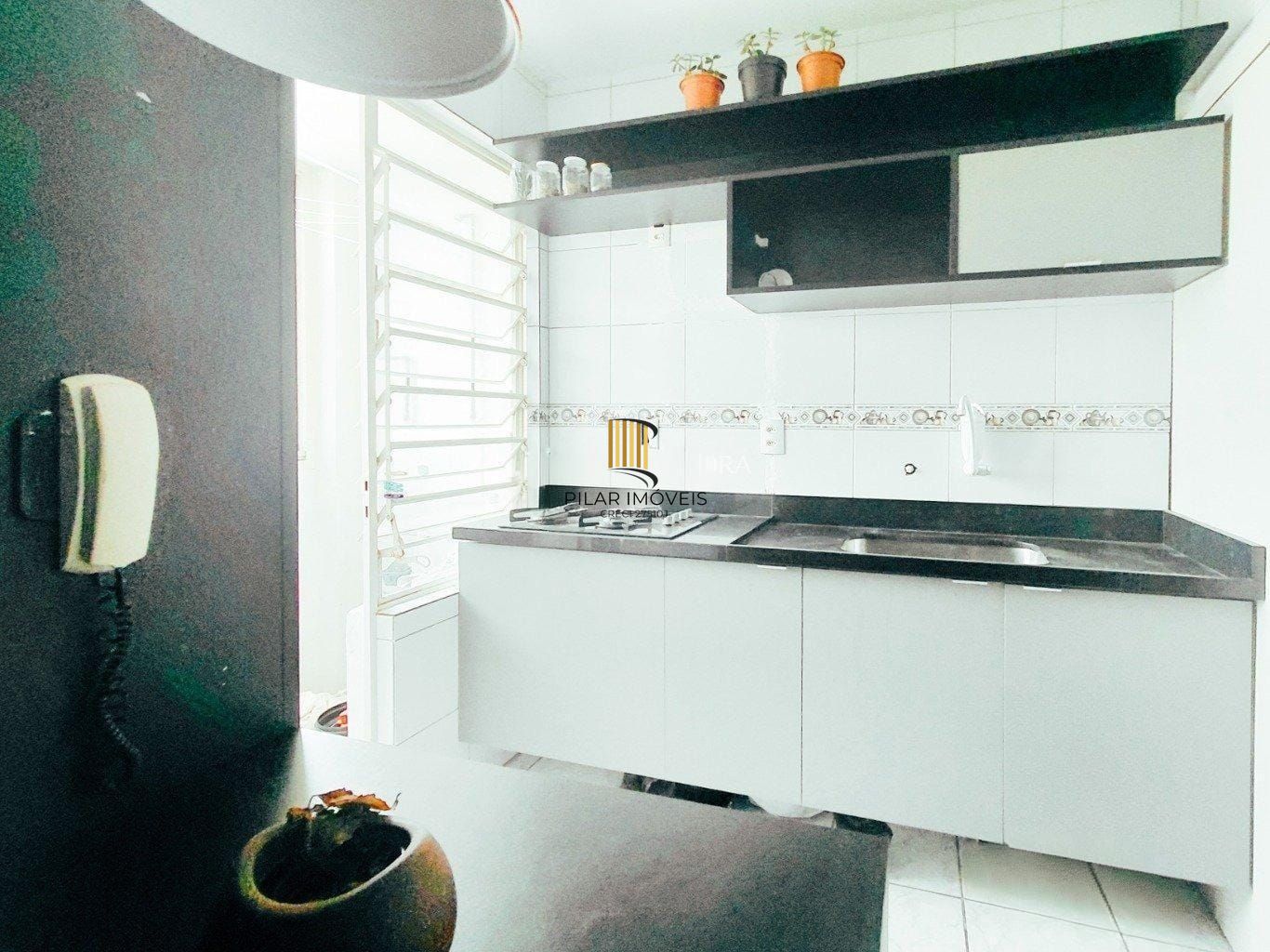 Apartamento 2 Dormitórios na Curupaiti com Vaga de Garagem – Completo e Bem Localizado