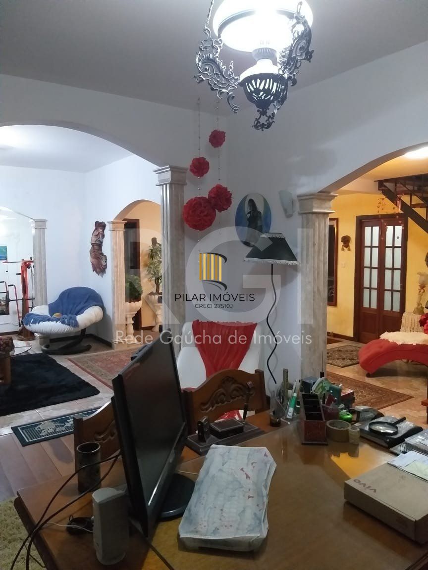 Casa para Venda - 750m², 6 dormitórios, sendo 3 suites, 4 vagas - Partenon