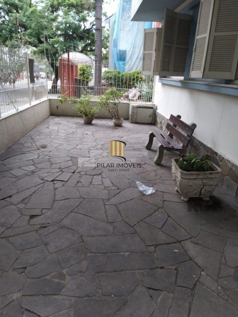 Apartamento 2 dormitórios de frente, dependência completa, no bairro Bom Fim -po