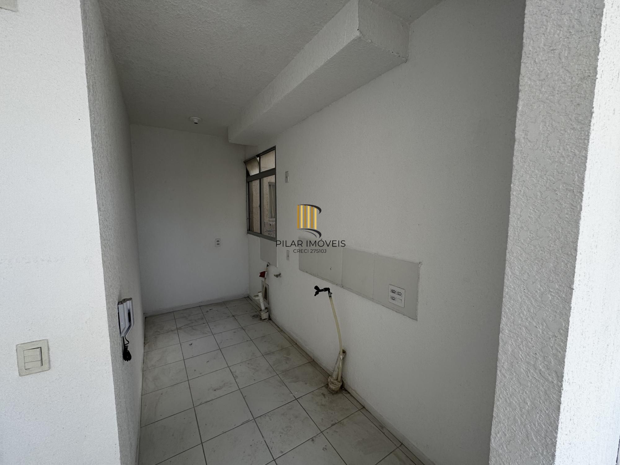 Apartamento de 2 dormitórios com garagem