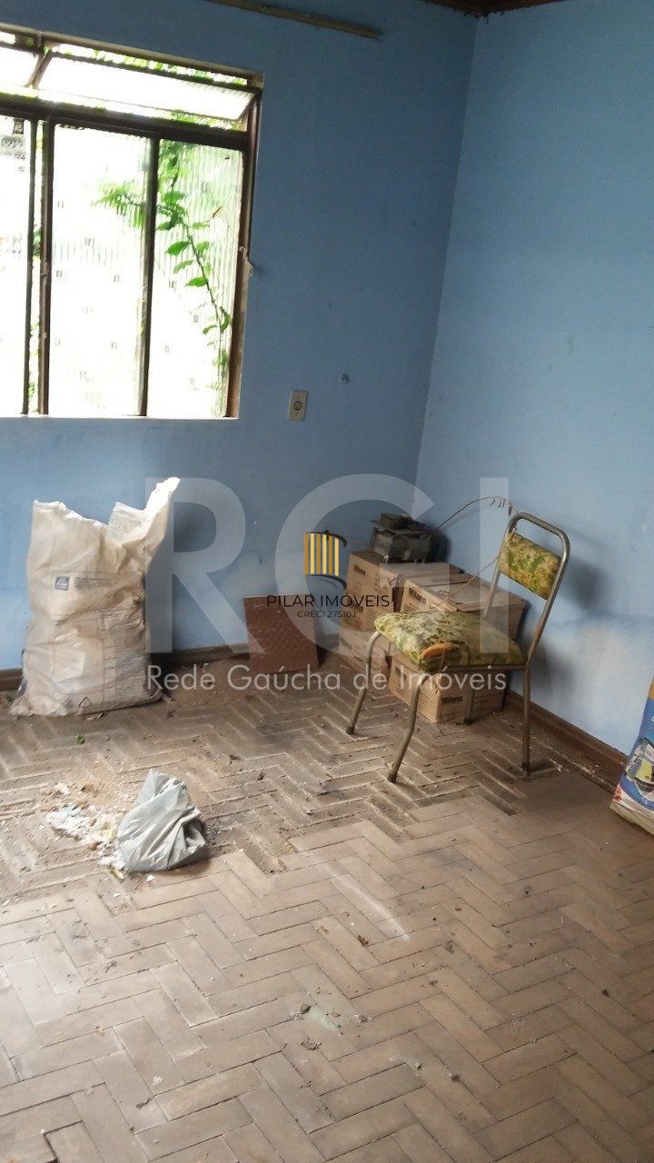 Casa com 4 quartos, 4 banheiros  e amplo pátio no miolo do bairro Cidade Baixa!