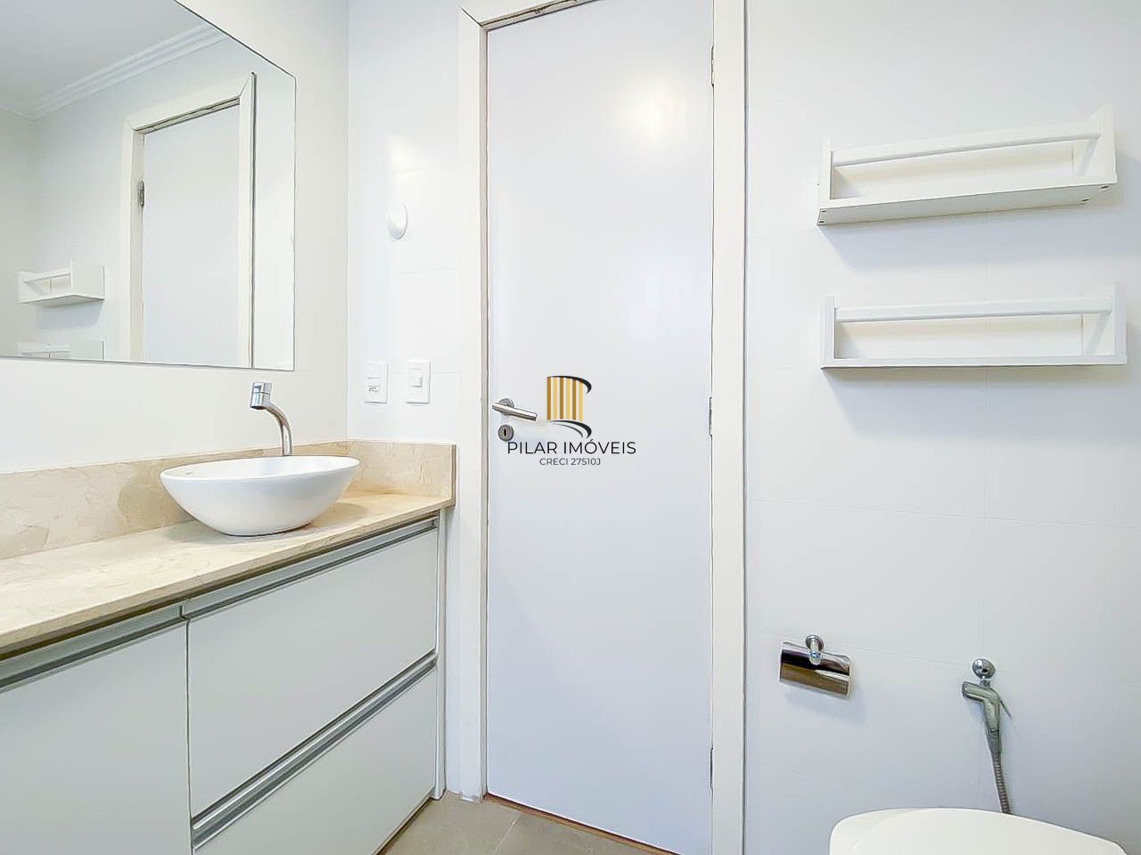 Apartamento 2 Dormitórios com Vaga Coberta e Cozinha Planejada no Bom Fim