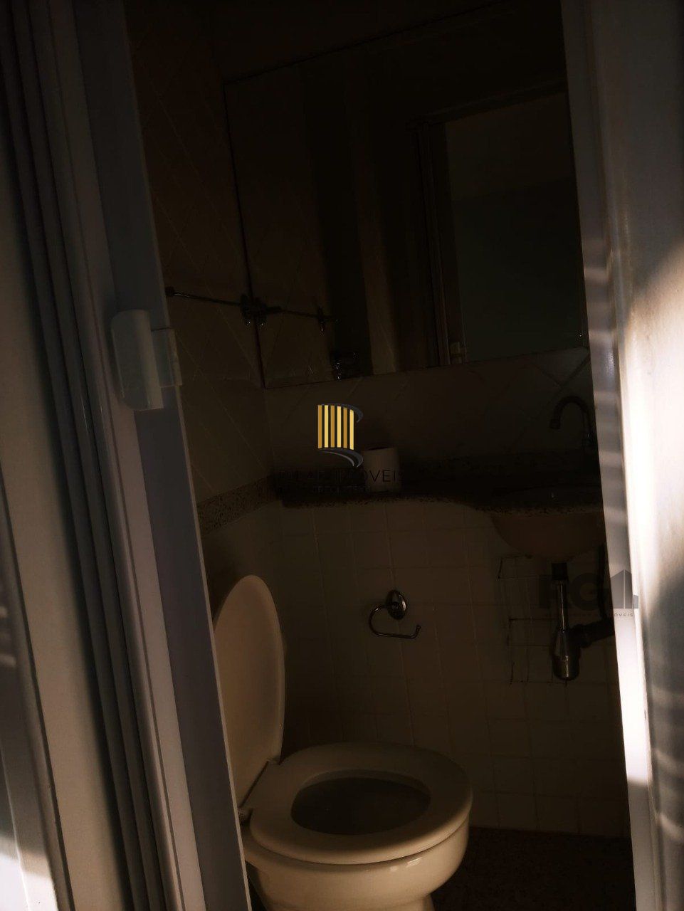 Apartamento 2 quartos, 2 banheiros e garagem na Cidade Baixa.