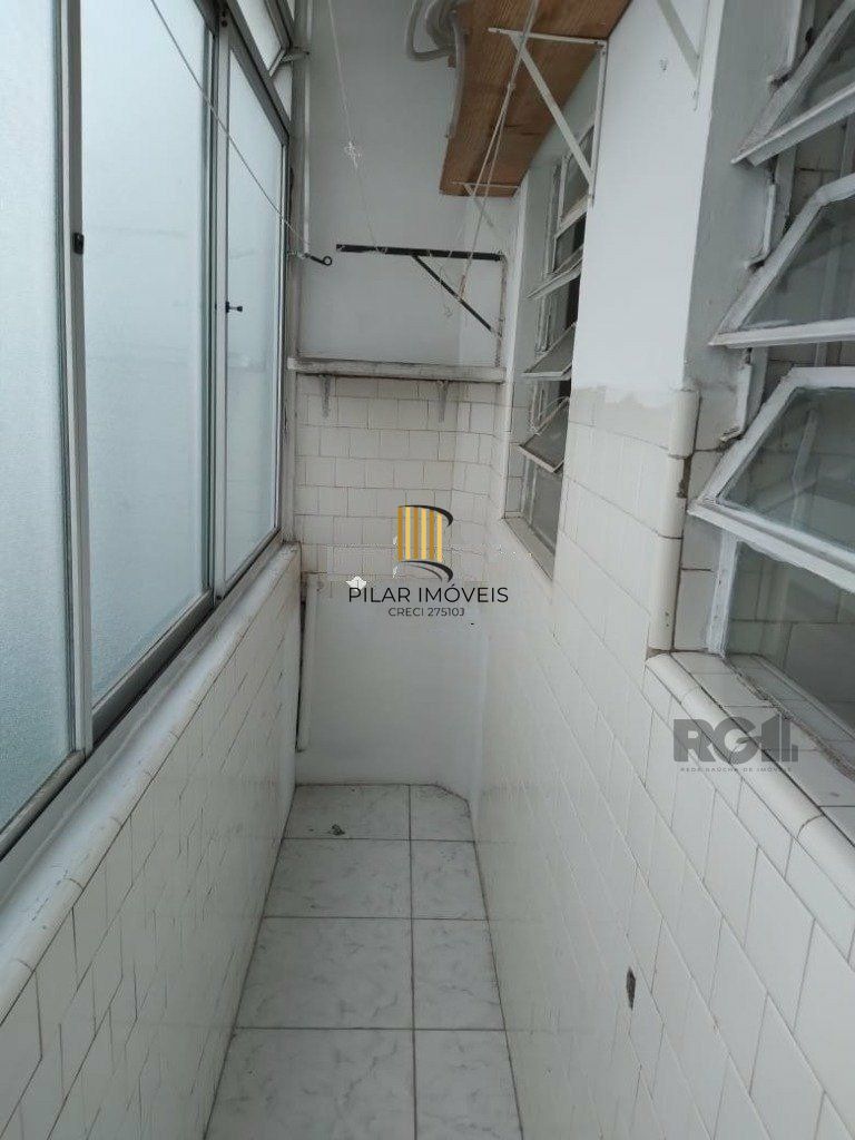 Apartamento 2 dormitórios de frente, dependência completa, no bairro Bom Fim -po