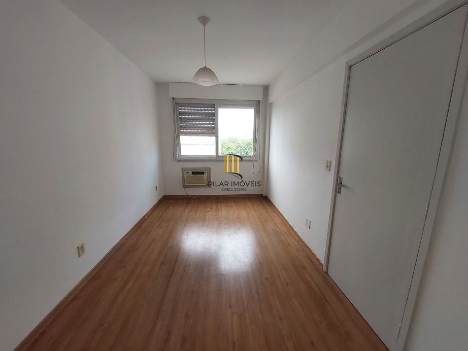 AMPLO APARTAMENTO 1 DORMITÓRIO COM VAGA COBERTA