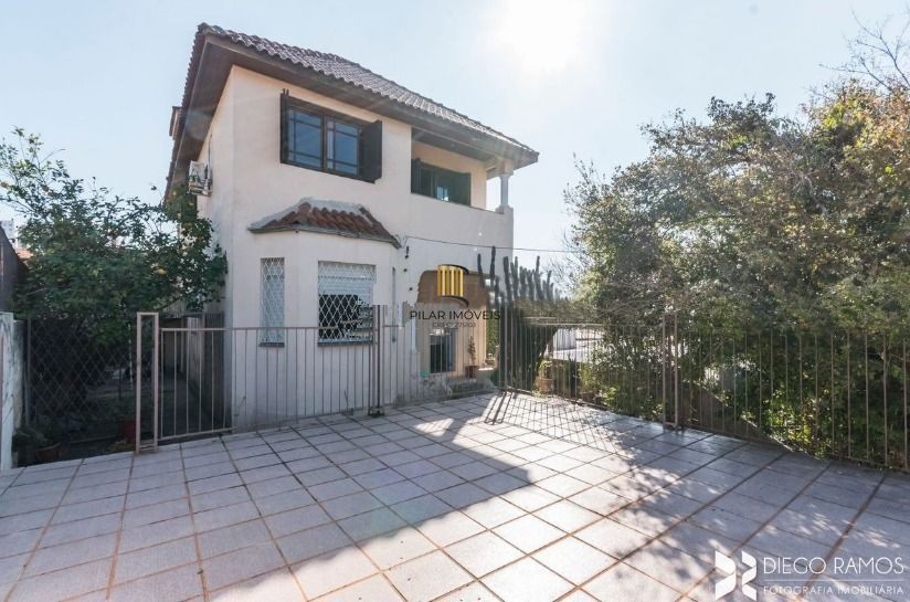 Casa para Venda - 190m², 4 dormitórios, sendo 1 suites, 2 vagas - Partenon