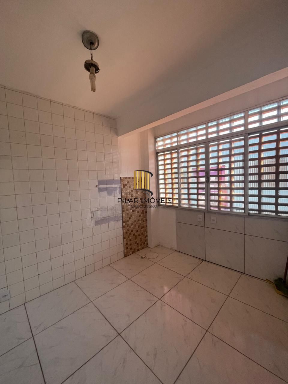 Apartamento 02 dormitórios bairro Menino Deus .